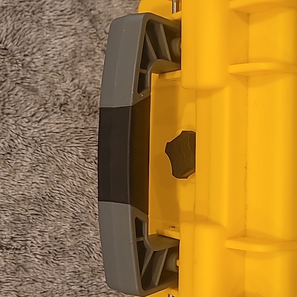 Invicta Yellow 3 Slot Dive Impact Case DC3YEL - Picture 3 of 10